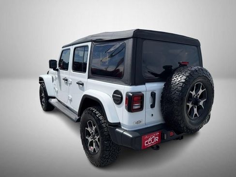 Used 2018 Jeep Wrangler Unlimited Sahara AWD/4WD image 4