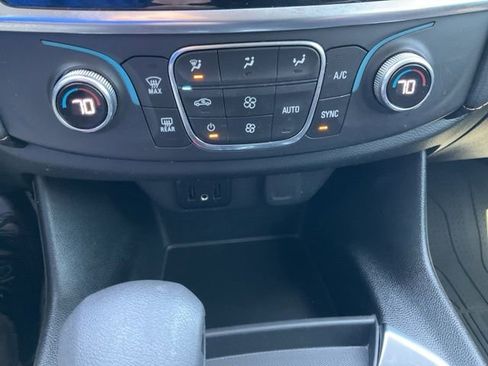 Used 2021 Chevrolet Traverse LS image 15