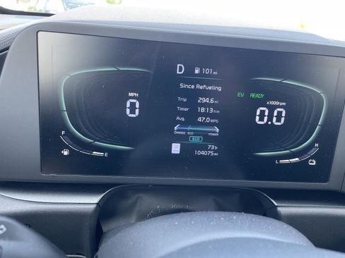 Used 2023 Kia Niro LX image 9