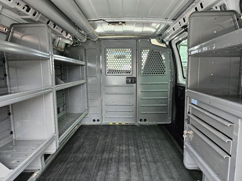 Used 2017 Chevrolet Express 2500 RWD image 20