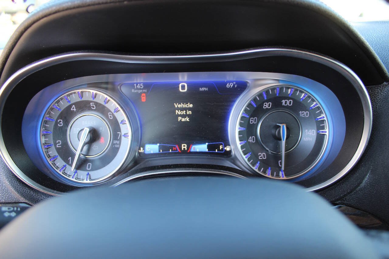 Used 2016 Chrysler 300 Limited AWD/4WD image 12