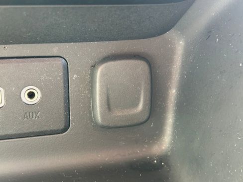 Used 2024 GMC Terrain SLE image 28