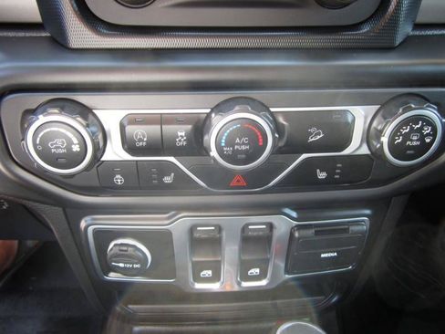 Used 2020 Jeep Wrangler Sport AWD/4WD image 18