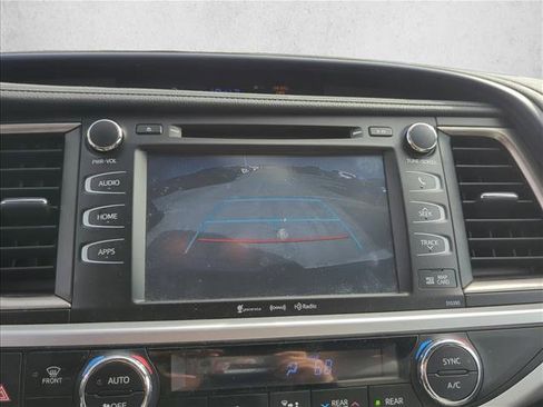 Used 2019 Toyota Highlander XLE image 17