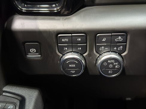 Used 2025 GMC Sierra 1500 AT4 w/ AT4 Premium Package AWD/4WD image 37
