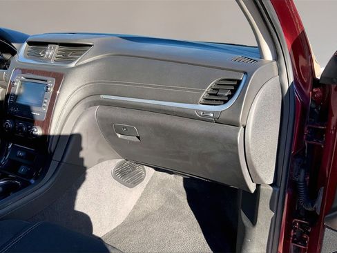 Used 2017 Chevrolet Traverse LT image 16