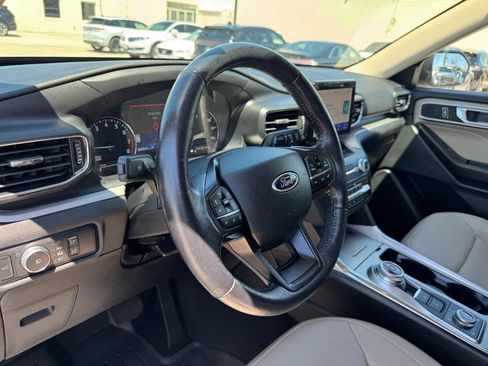 Used 2020 Ford Explorer XLT w/ Equipment Group 202A AWD/4WD image 15