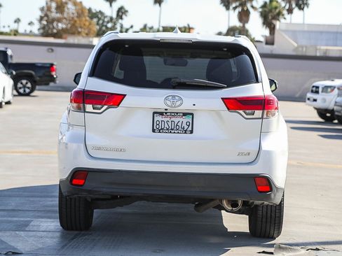 Used 2018 Toyota Highlander XLE FWD image 6
