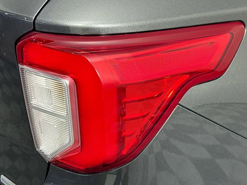 Used 2020 Ford Explorer Platinum w/ Premium Technology Package image 33