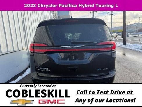 Used 2023 Chrysler Pacifica Touring-L FWD image 7