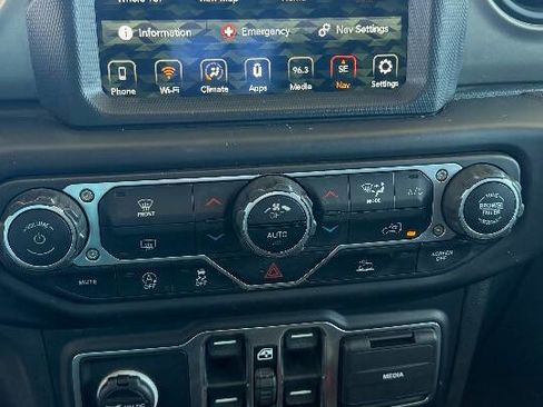 Used 2021 Jeep Gladiator Sport image 18