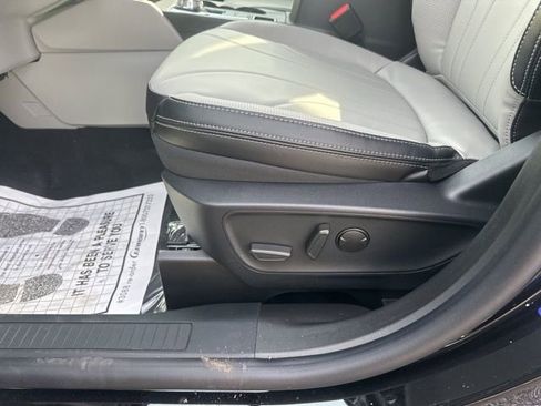 New 2026 Ford Escape Platinum w/ Premium Technology Package AWD/4WD image 17