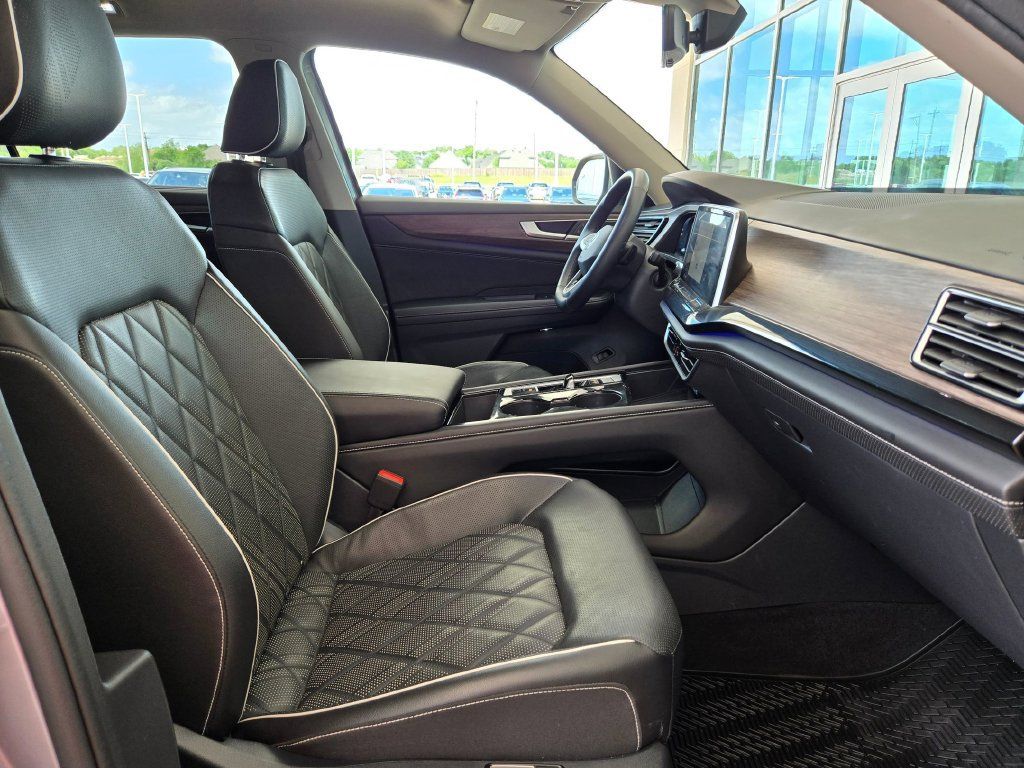 Used 2025 Volkswagen Atlas SEL Premium R-Line AWD/4WD image 28