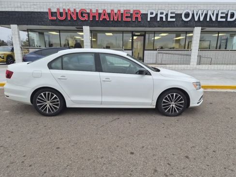 Used 2016 Volkswagen Jetta Sport image 4