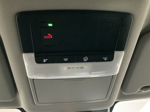 Used 2024 Nissan Rogue SL AWD/4WD image 40