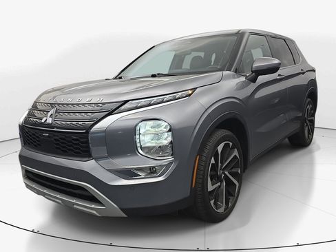 Used 2024 Mitsubishi Outlander SE image 3
