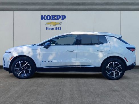 Used 2025 Chevrolet Equinox EV LT w/ LPO, Blackout Package image 2