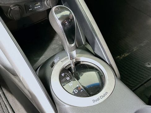 Used 2015 Hyundai Veloster image 18