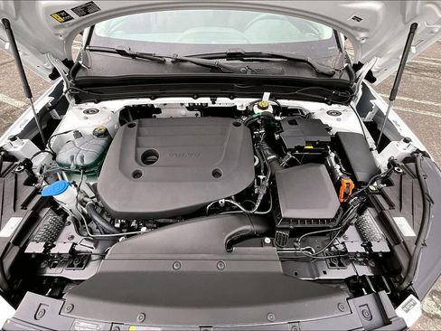 New 2026 Volvo XC40 B5 Plus w/ Protection Package Premier AWD/4WD image 11