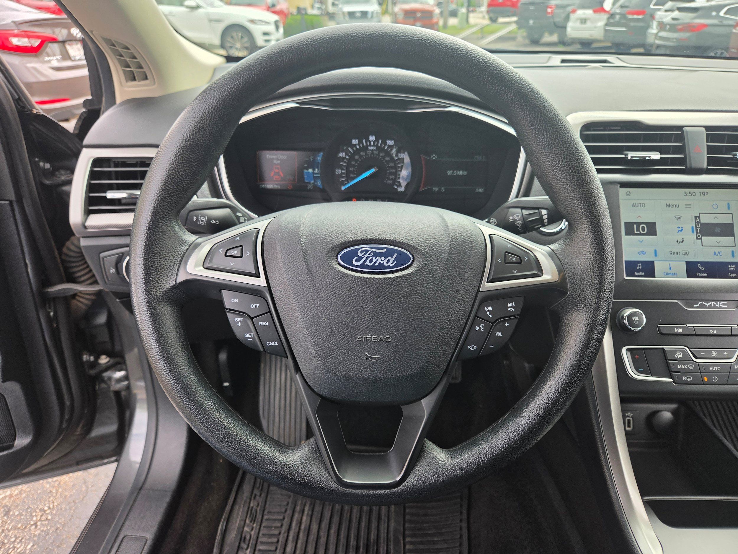 Used 2020 Ford Fusion SE FWD image 6