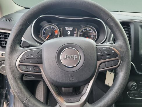 Used 2021 Jeep Cherokee Latitude FWD image 20