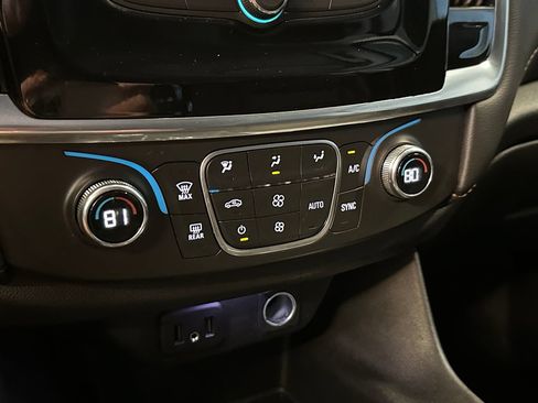 Used 2020 Chevrolet Traverse LS AWD/4WD image 15