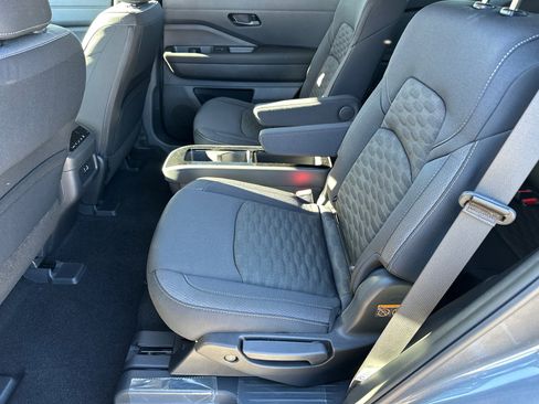 New 2025 Nissan Pathfinder SV w/ SV Premium Package image 22