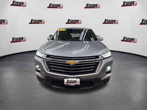 Used 2023 Chevrolet Traverse LT image 2