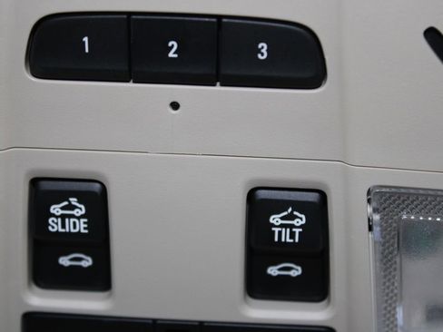 Used 2020 Buick Enclave Premium w/ Sun and Sites Package image 31