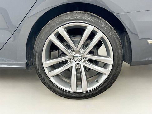 Used 2018 Volkswagen Passat 2.0T R-Line w/ R-Line Lighting Package FWD image 29