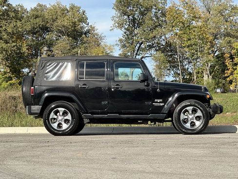 Used 2018 Jeep Wrangler Unlimited Sahara image 3