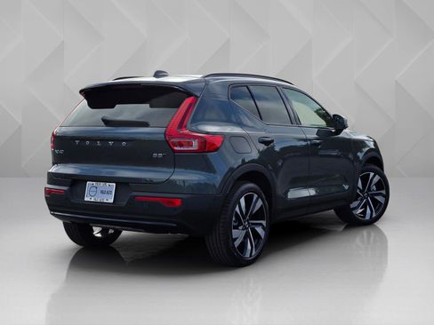 New 2026 Volvo XC40 B5 Ultra w/ Climate Package image 6