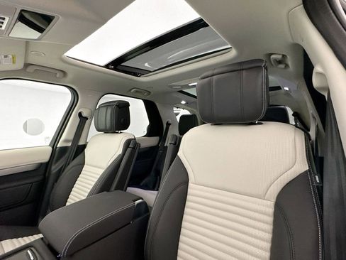 New 2026 Land Rover Discovery Limited Edition AWD/4WD image 22