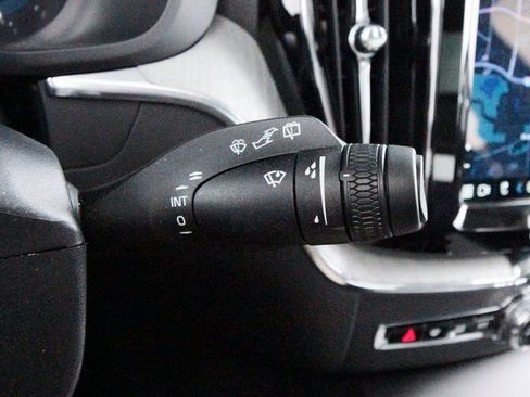 Certified 2025 Volvo XC60 B5 Plus image 20