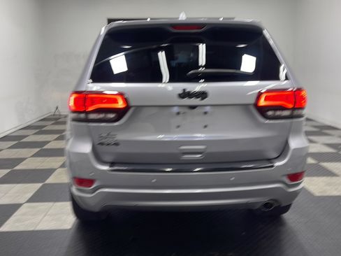 Used 2018 Jeep Grand Cherokee Altitude AWD/4WD image 16