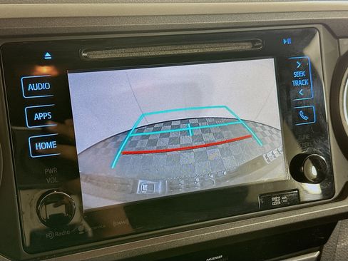 Used 2017 Toyota Tacoma TRD Off-Road image 22