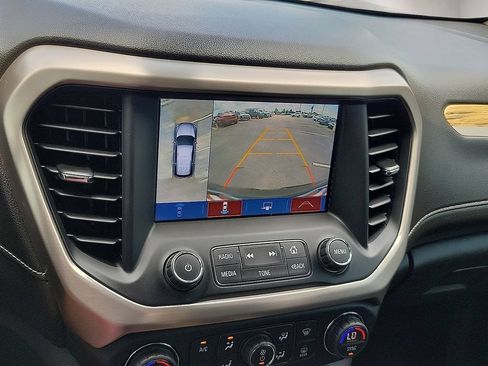 Used 2018 GMC Acadia Denali w/ Technology Package FWD image 16