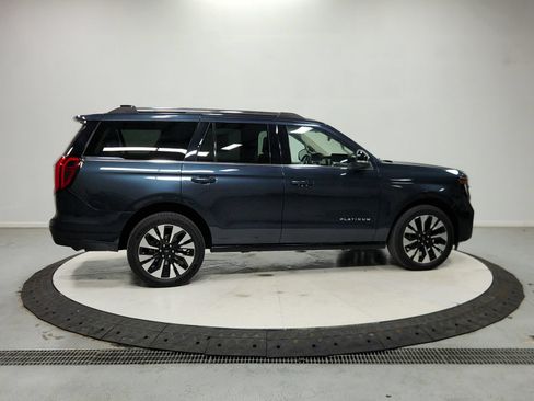 Used 2025 Ford Expedition Platinum w/ Driver's Package AWD/4WD image 9