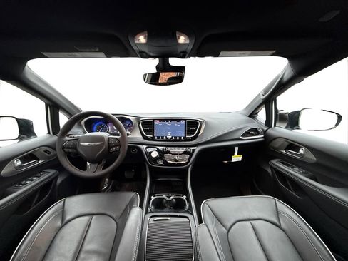 Used 2024 Chrysler Pacifica Limited w/ S Appearance Package image 19
