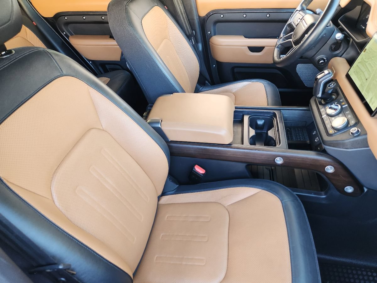 Used 2024 Land Rover Defender 130 X AWD/4WD image 32