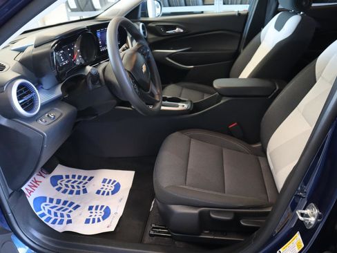 Used 2024 Chevrolet Trax LS w/ LS Convenience Package image 13
