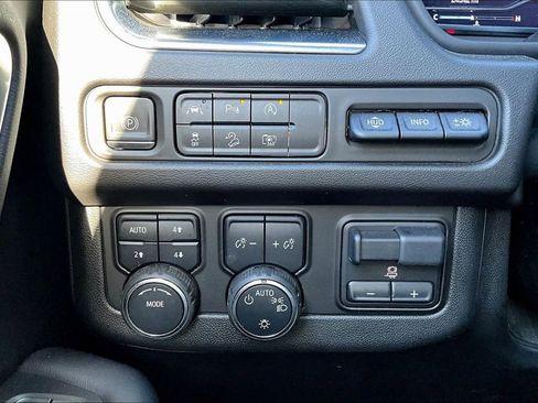 Used 2024 Chevrolet Tahoe High Country image 13