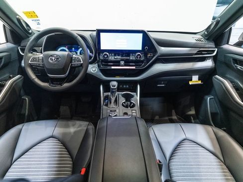 Certified 2026 Toyota Highlander XSE AWD/4WD image 14