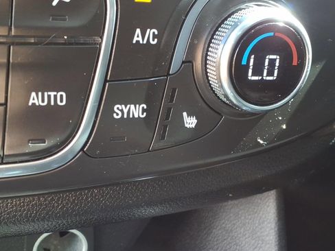 Used 2020 Chevrolet Traverse LT FWD image 23