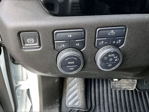 Used 2025 Chevrolet Silverado 2500 LT w/ Convenience Package AWD/4WD image 16