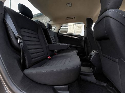 Used 2018 Ford Fusion SE w/ Fusion SE Technology Package FWD image 15