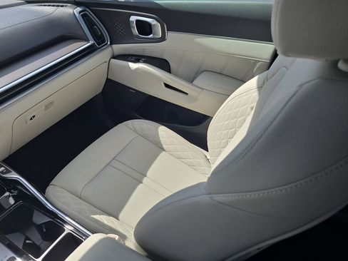 Certified 2025 Kia Sorento SX Prestige image 16