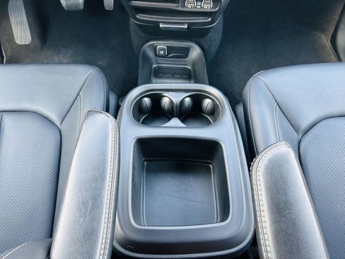 Used 2025 Chrysler Pacifica Select FWD image 23