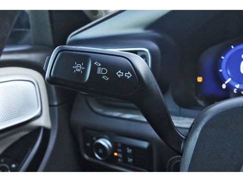 Used 2020 Ford Explorer Platinum w/ Premium Technology Package image 21