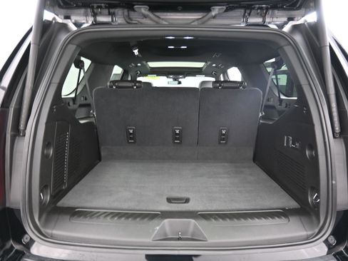 Used 2021 Chevrolet Suburban LT w/ LT Signature Package image 23